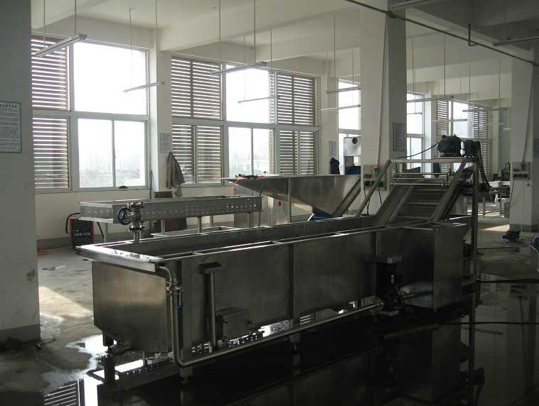 工厂正生产洗菜机